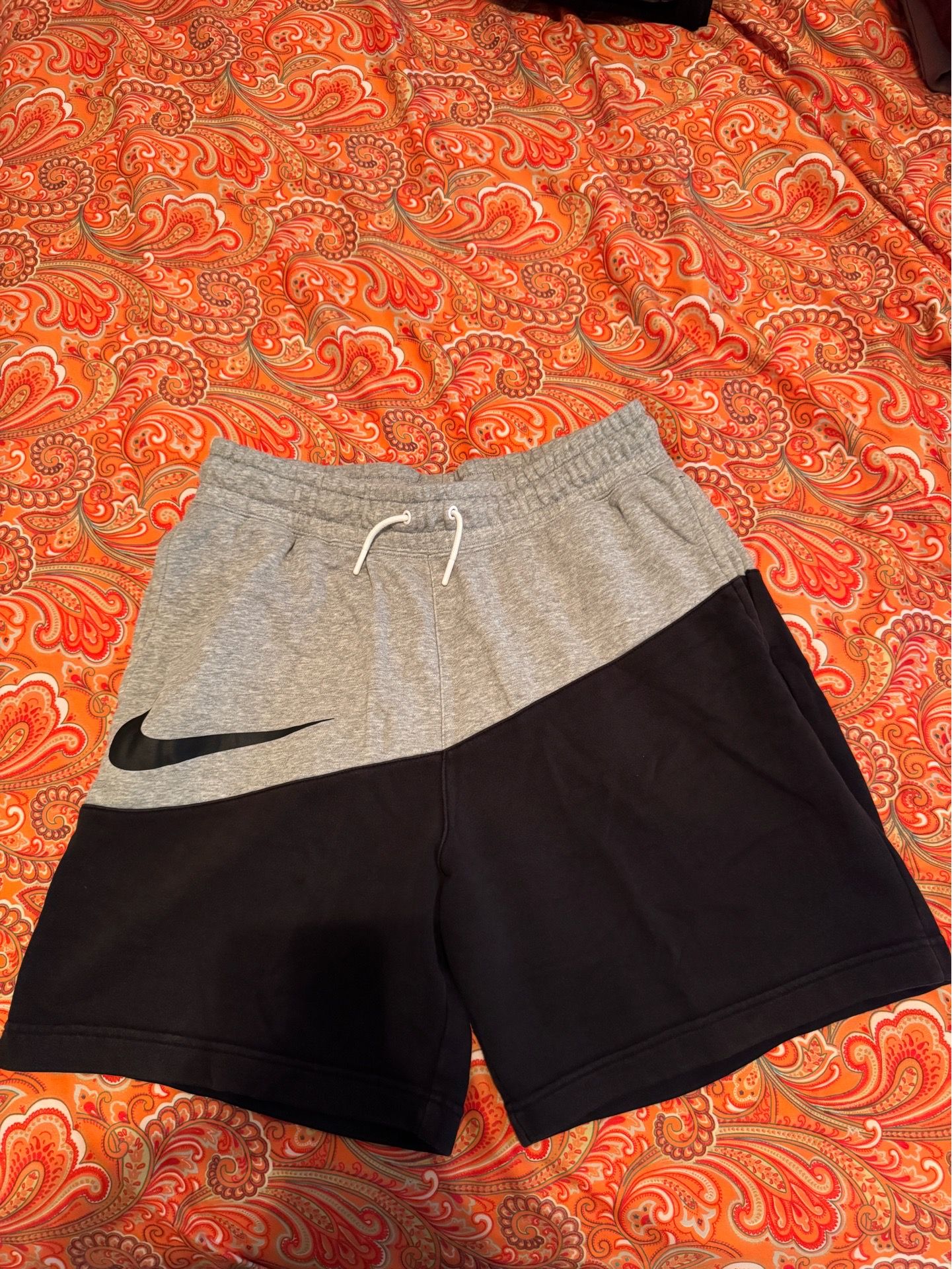 Nike Shorts ( L )
