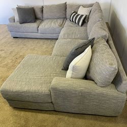 Gray Leighton Sectional Couch Sofa *Free Delivery*