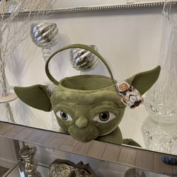 Baby Yoda Halloween Basket