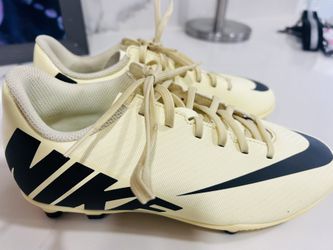 Nike cleats 4Y