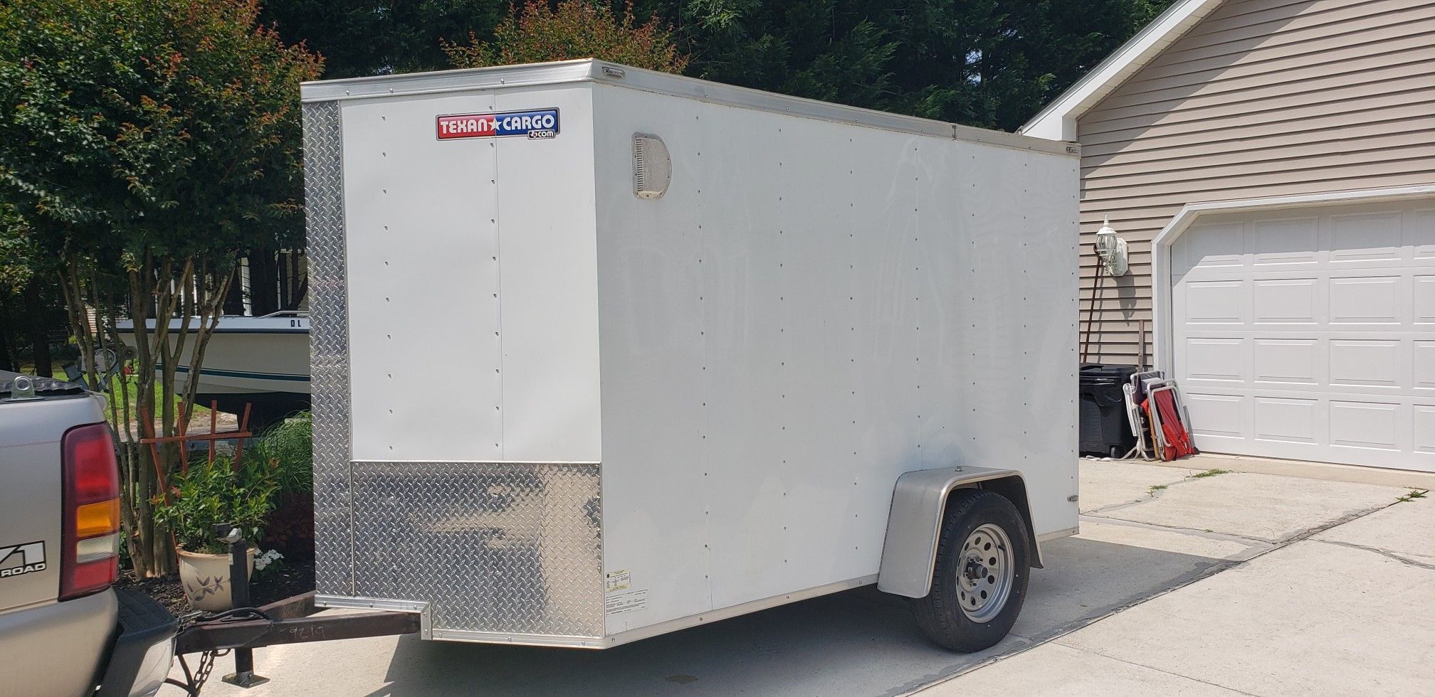 Lark United Mfg Enclosed Trailer