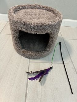 Carpeted Hideout Round Cat Condo