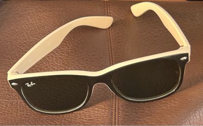 Ray Ban New Wayfarer sunglasses