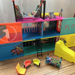 LOL Clubhouse  Playset Doll House in like New Condition With Accessories 