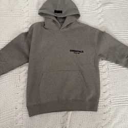 ESSENTIAL HOODIE