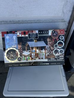 WOODEN DOLL HOUSE 