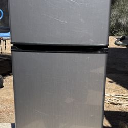 Magic Chef Small Refrigerator Freezer