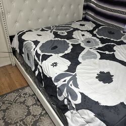 Queen size bed and mattres set