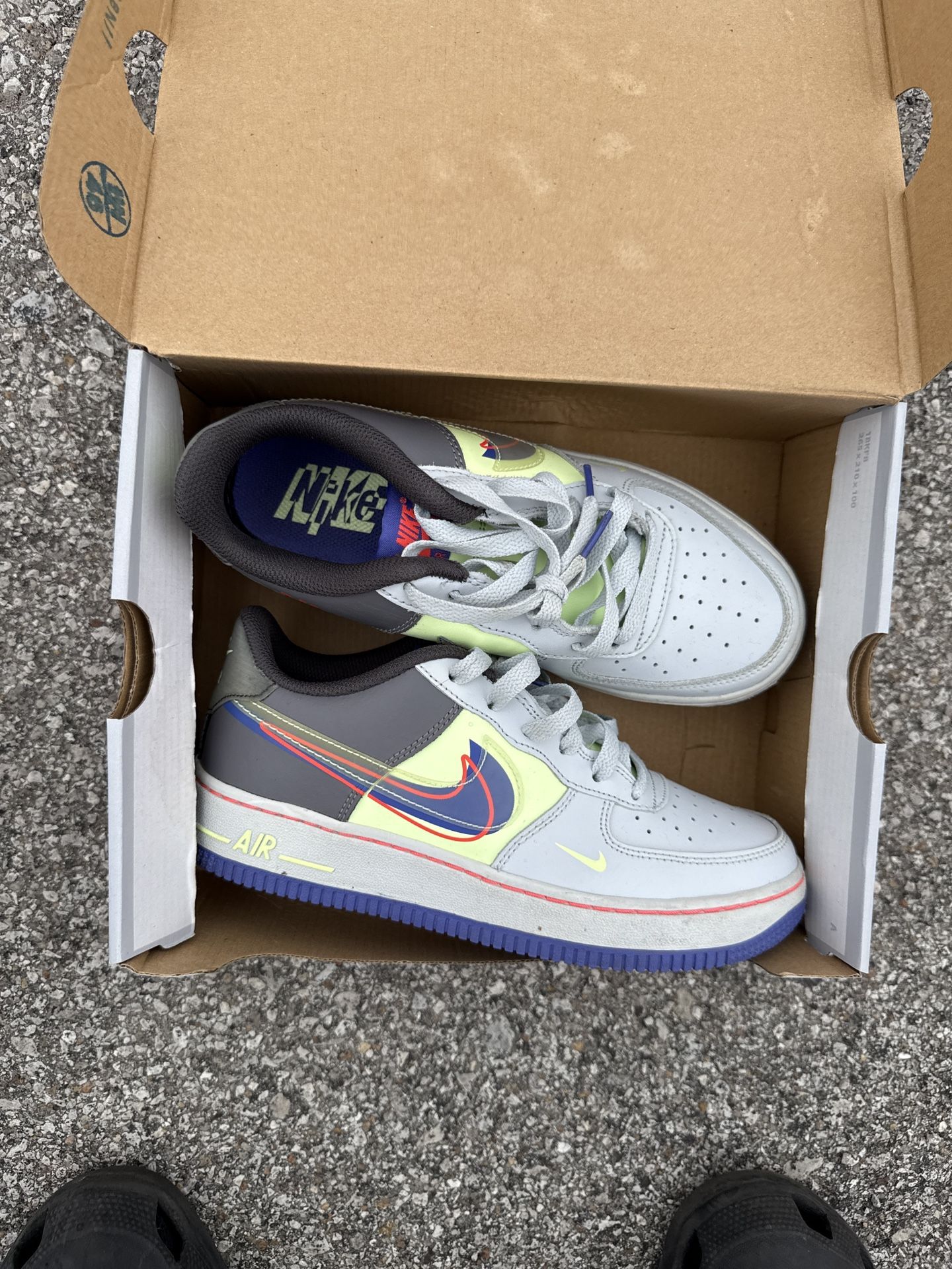 Nike Air Force 1 w/ Box Sz. 5Y