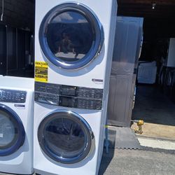 NEW !! ELECTROLUX 27" LAUNDRY CENTER STACKABLE WASHER AND GAS DRYER SMART 