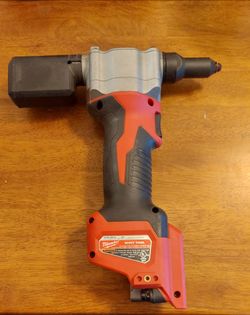 Milwaukee Rivet Tool M12