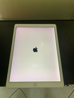 iPad Pro (12.9") Silver 128 GB sold as is