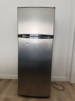 Frigidaire Mini Fridge 7.5 Cubic Ft