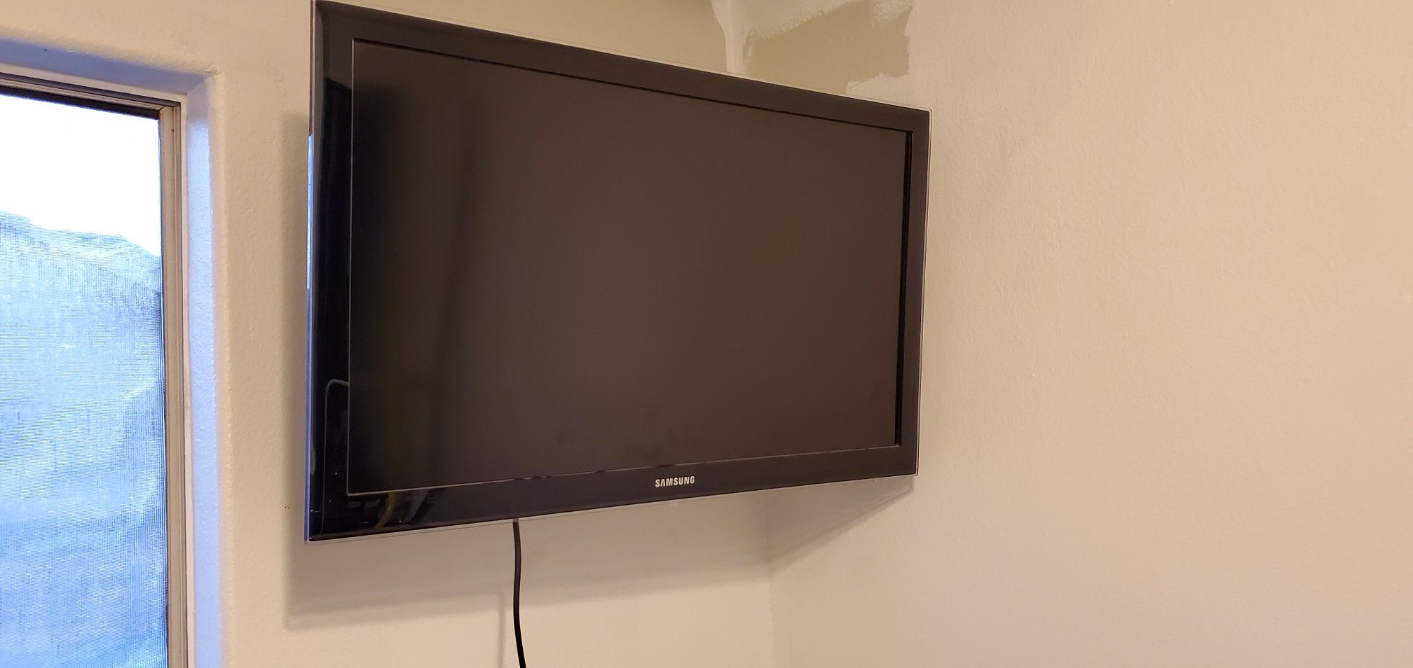 Samsung 40 inch flat screen tv. Glass front. 2010