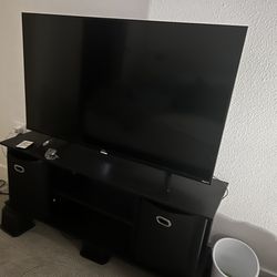 43" TCL Roku tv + TV Table For Sale 