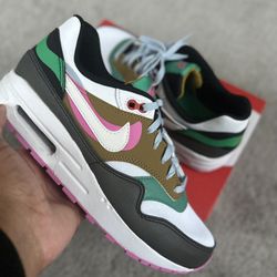 NIKE AIR MAX