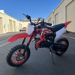 49CC Kids Gas Dirt Bike, 2-Stroke 20 MPH Top Speed, 132 LBS Max Load