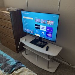 Hisense 40” Roku Smart TV + White Stand