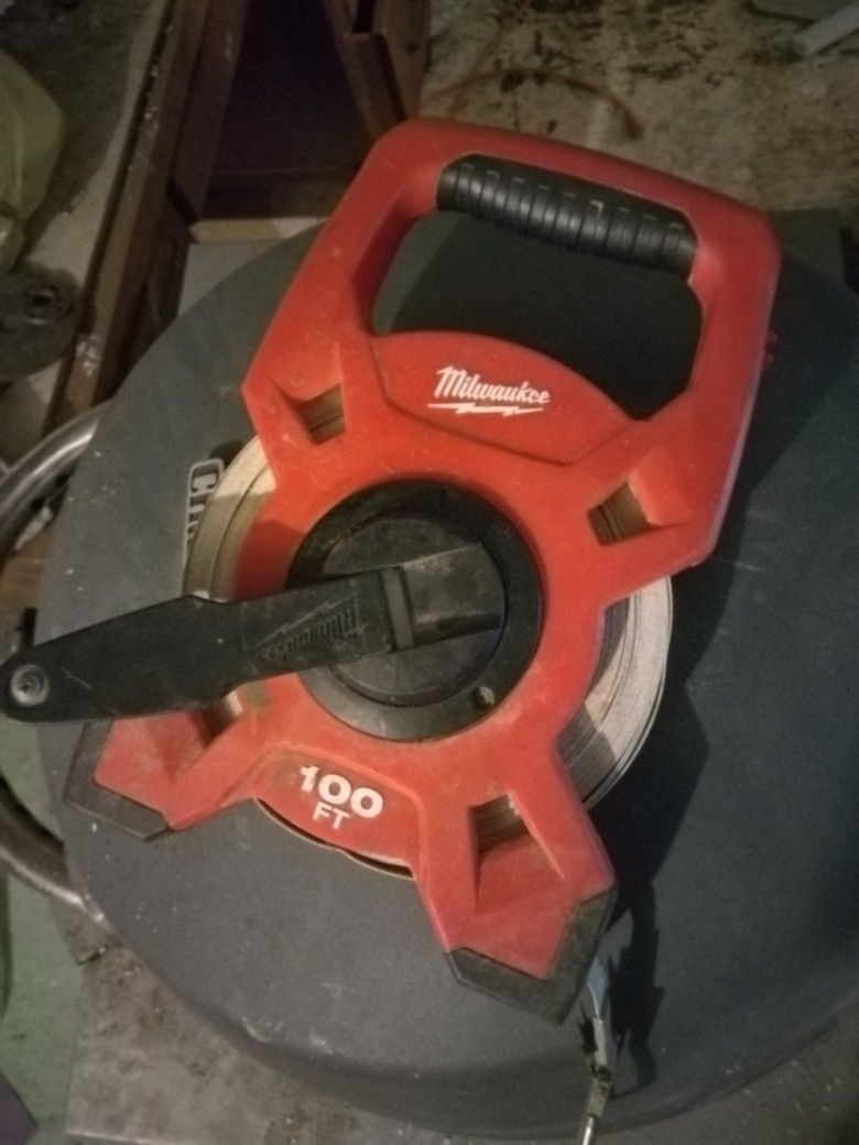Milwaukee 100ft Tape Measure