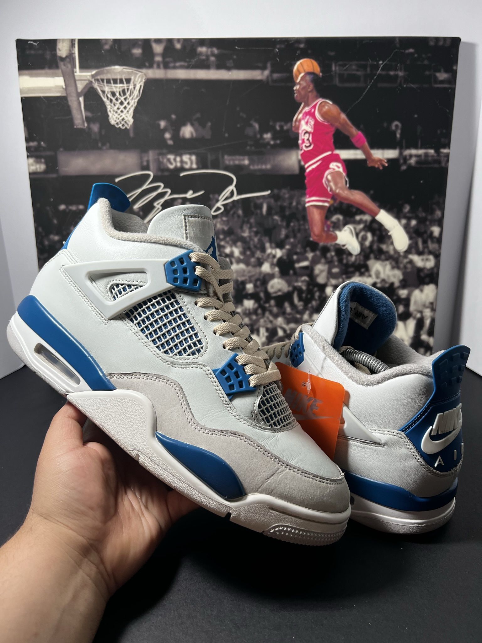 Air Jordan 4 Retro 2024 Military Blue Size 10.5 Pre-Owned FV5029-141 White Grey   Comes with No original box   Size 10.5 Men’s  condition 8/10   Pleas