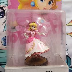 Super smash Bros Peach Amiibo