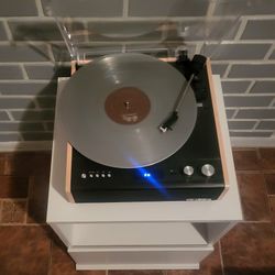 Victrola Player And 8 Vinil