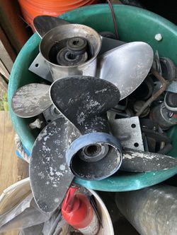 85 Propeller s. Mostly 6 cylinder LEAVE. #And be prepared to look through the pile I stopped counting after 78 propellers. e