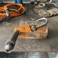 Eriez lifting magnet, designed for moving heavy, ferrous materials. Key details include:  Maximum lifting capacity: 1100 lbs (500 kg). Weight: 21 lbs 
