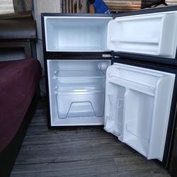 Small Refrigerator with ice boxes