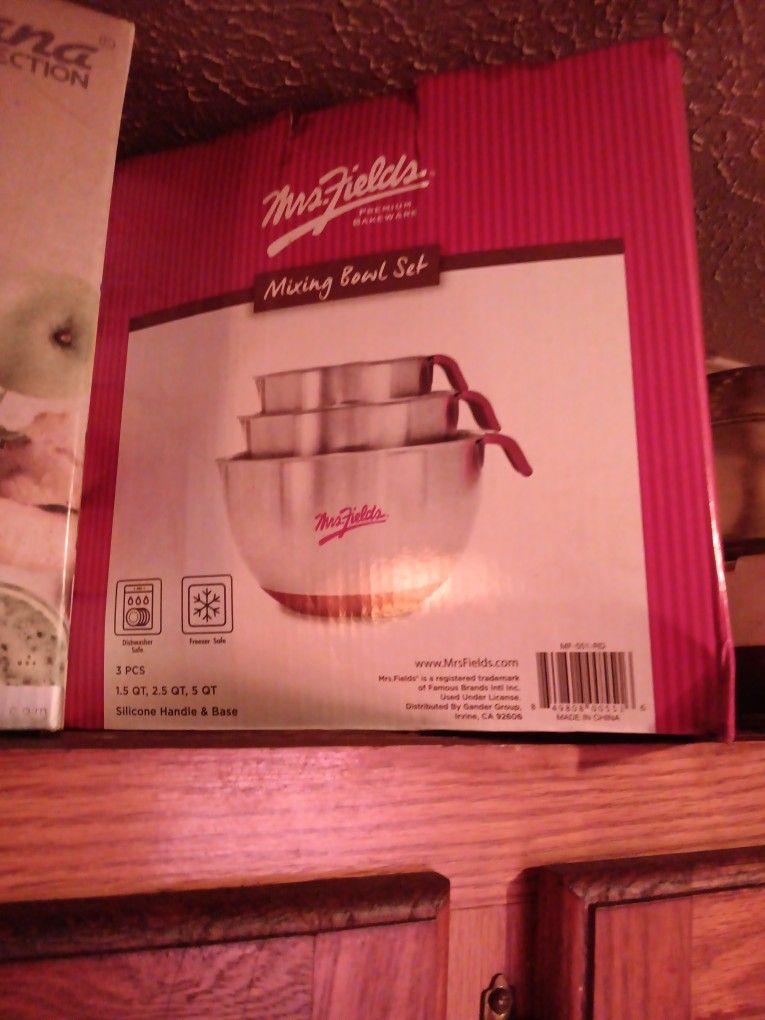 Mrs Fields Silver And Red Small Medium Large