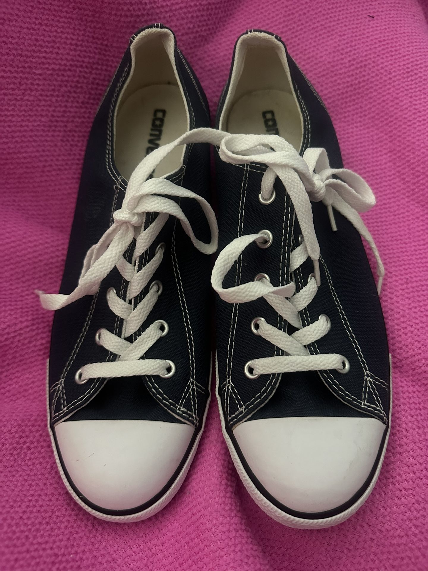 navy Converse Chuck Taylor All Star Light Ox shoe.