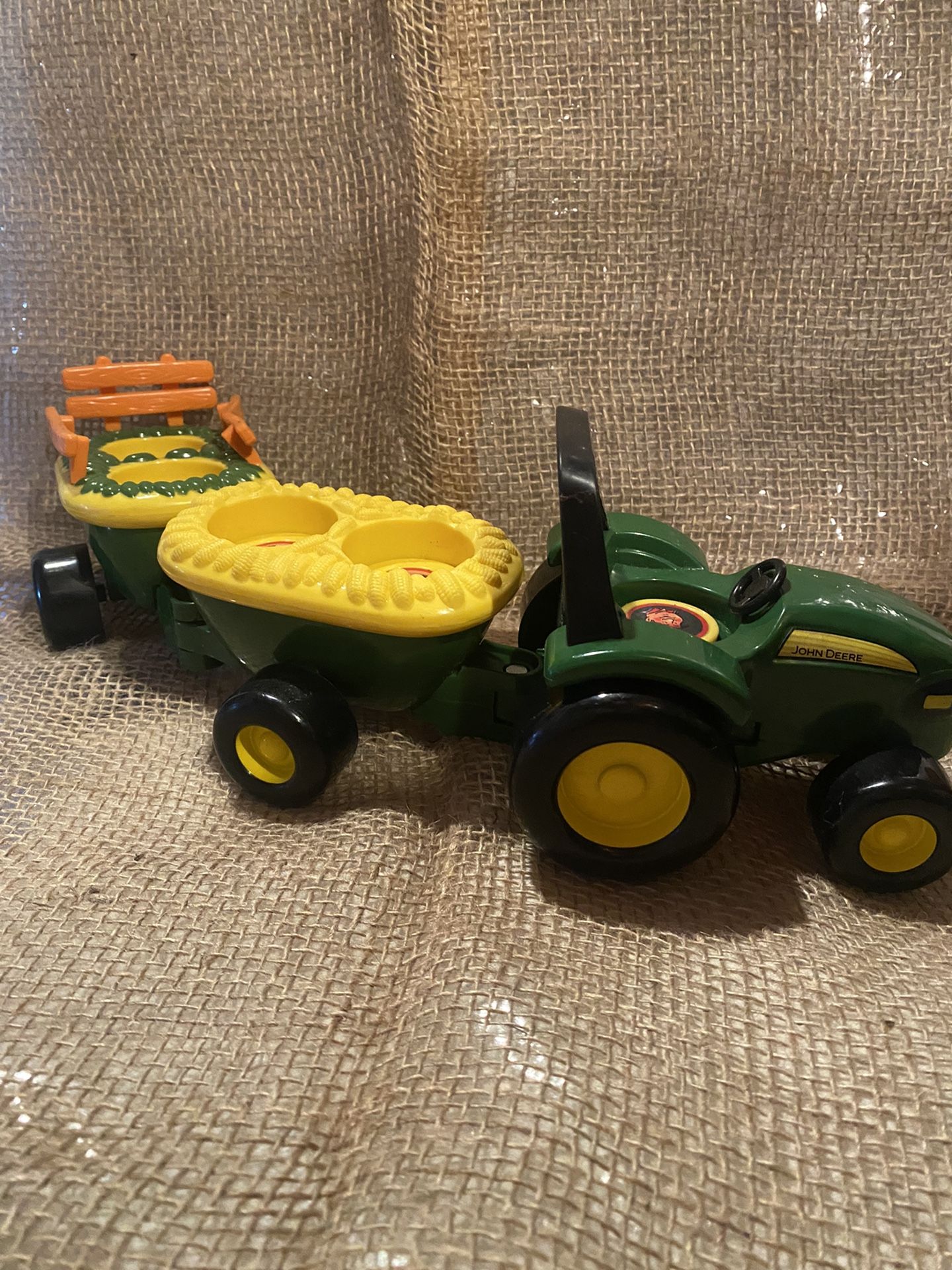Tomy Toy Johan Deere Tructor