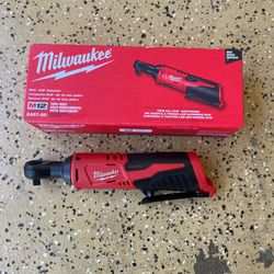 Milwaukee M12 12V Lithium-Ion Cordless 3/8 in. Ratchet (Tool-Only)