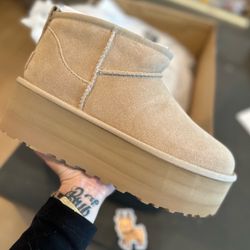 Ugg Ultra Mini Platform Boots Sand Women’s 6 & 7