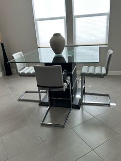 Glass Dining Room table with 8 Barstools