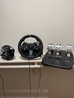 Logitech G920  Racing Wheel With Pedals and Logitech Driving Force Shifter