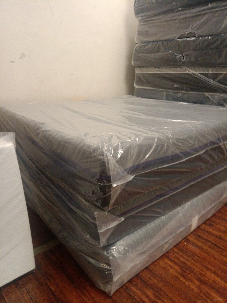 βοΈπ€βοΈπ€ $249 Eastern King Memory Foam Mattress Available 12" With Removable Zipper Cover $249 βοΈπ€βοΈπ€