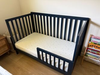 Convertible crib blue good condition