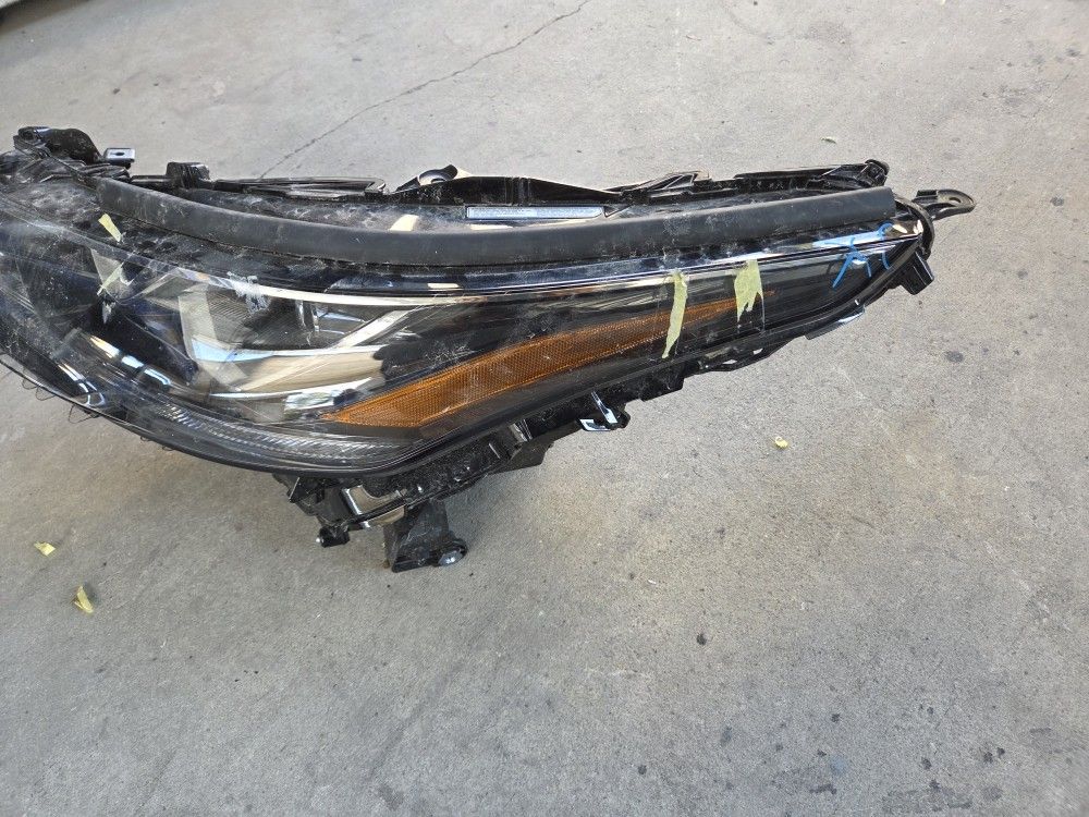 Toyota Highlander 2023 Driver Side Headlight