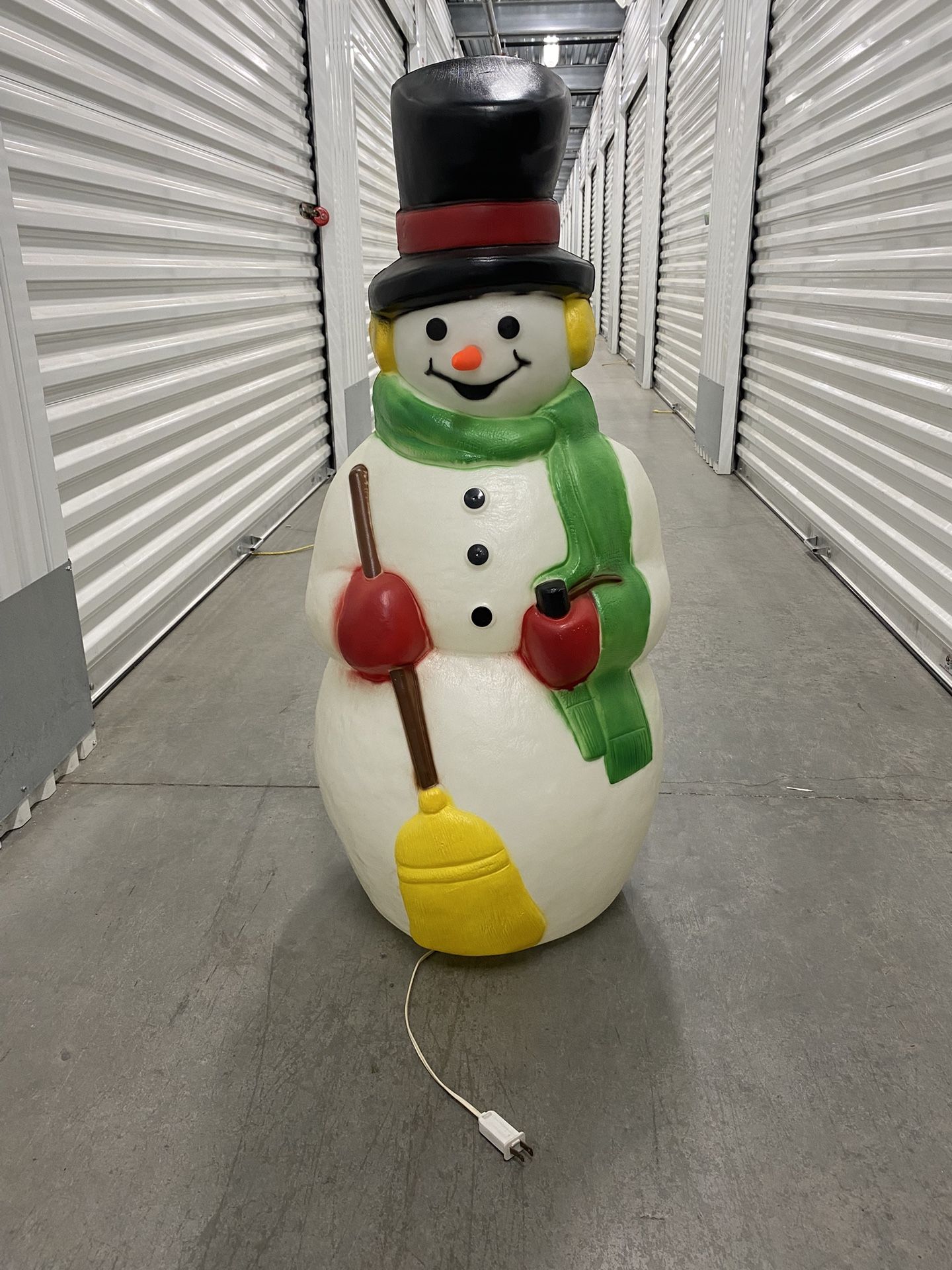 39” Plastic Snowman ( With Light To Illuminate) for Sale in Corona, CA ...