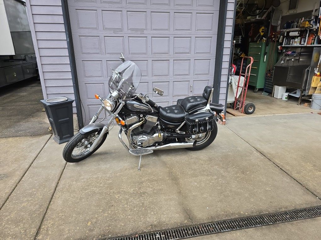 2003 Suzuki Intruder