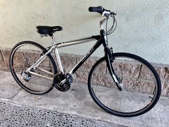 Trek 7000 aluminum hybrid bike