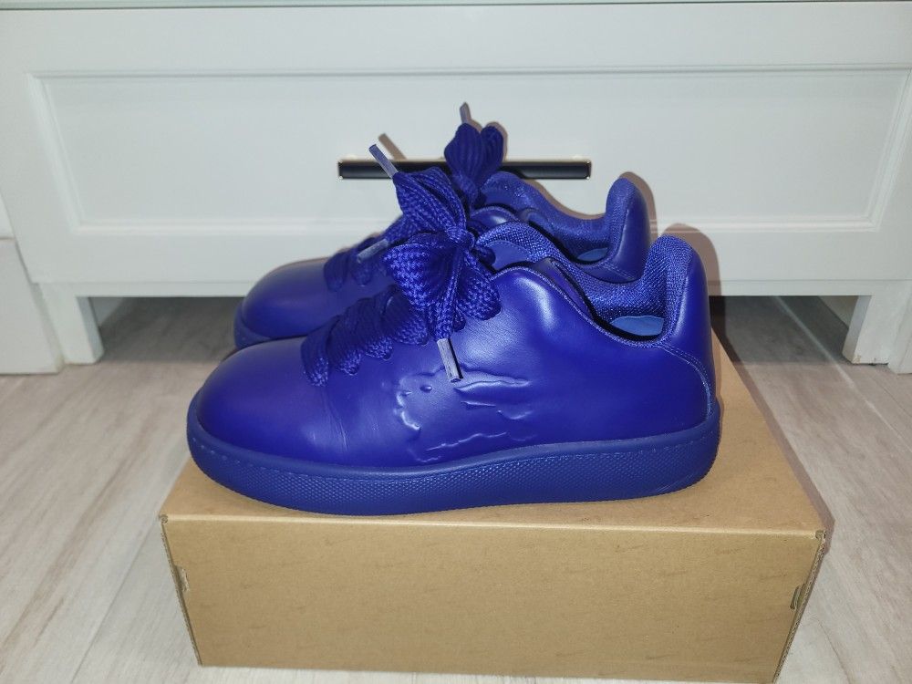 Burberry Sneakers/ Sz 9