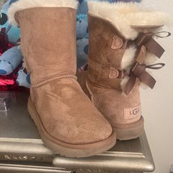 Ugh Boots 110$