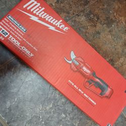 Milwaukee New Pruning Shear 12M Brushless 