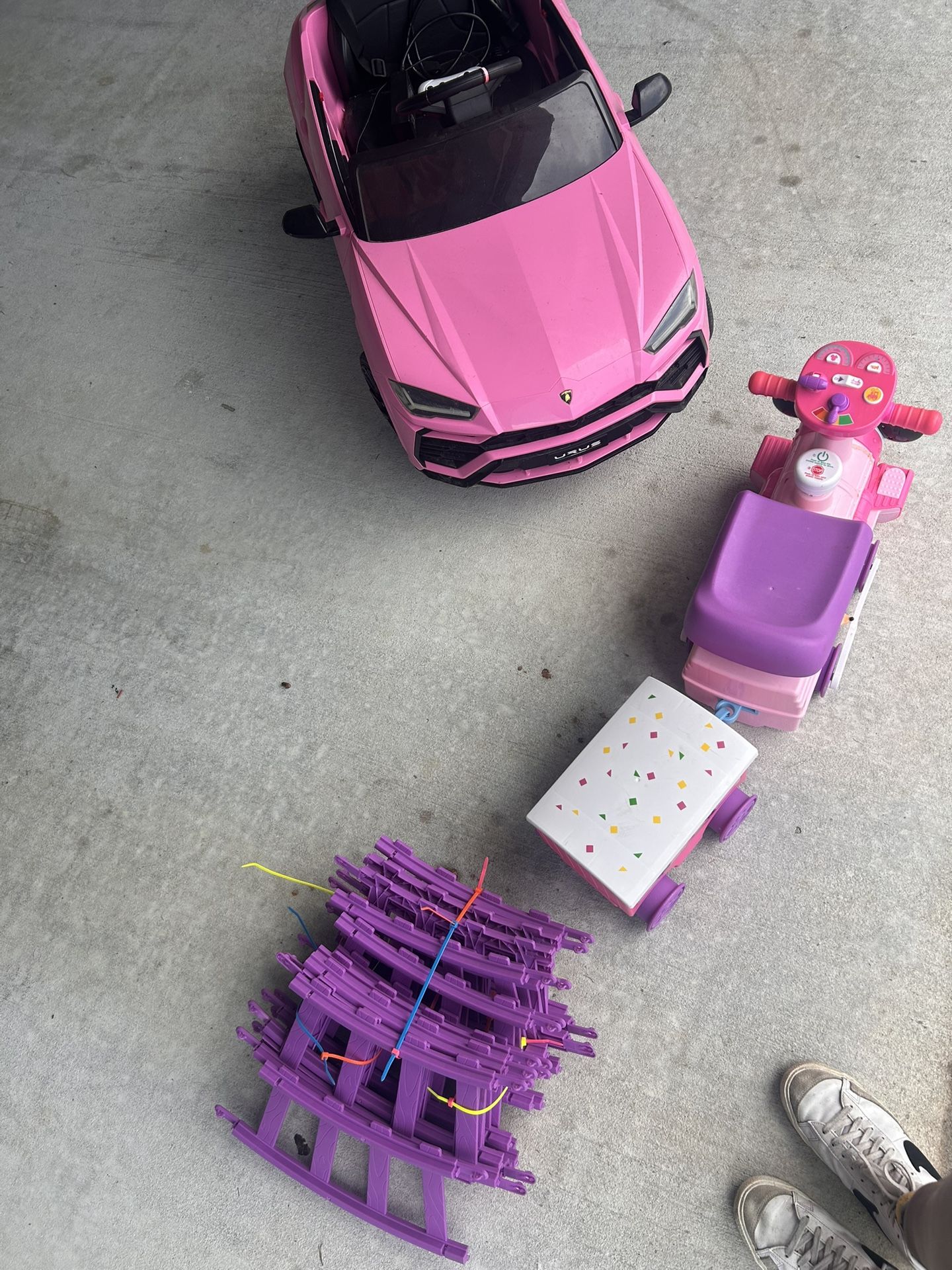 12v Ride On Bluetooth /wireless Lamborghini. Everything On It Works.