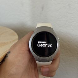 Samsung Gear S2 Smartwatch & Charger