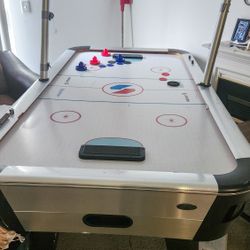 REDUCED Air hockey table (DELIVERY AVAILABLE)With Multiple Paddles And Pucks  