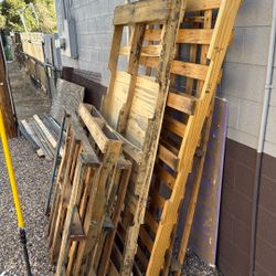 FREE WOOD PALLETS 