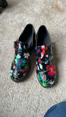 Floral print shoes